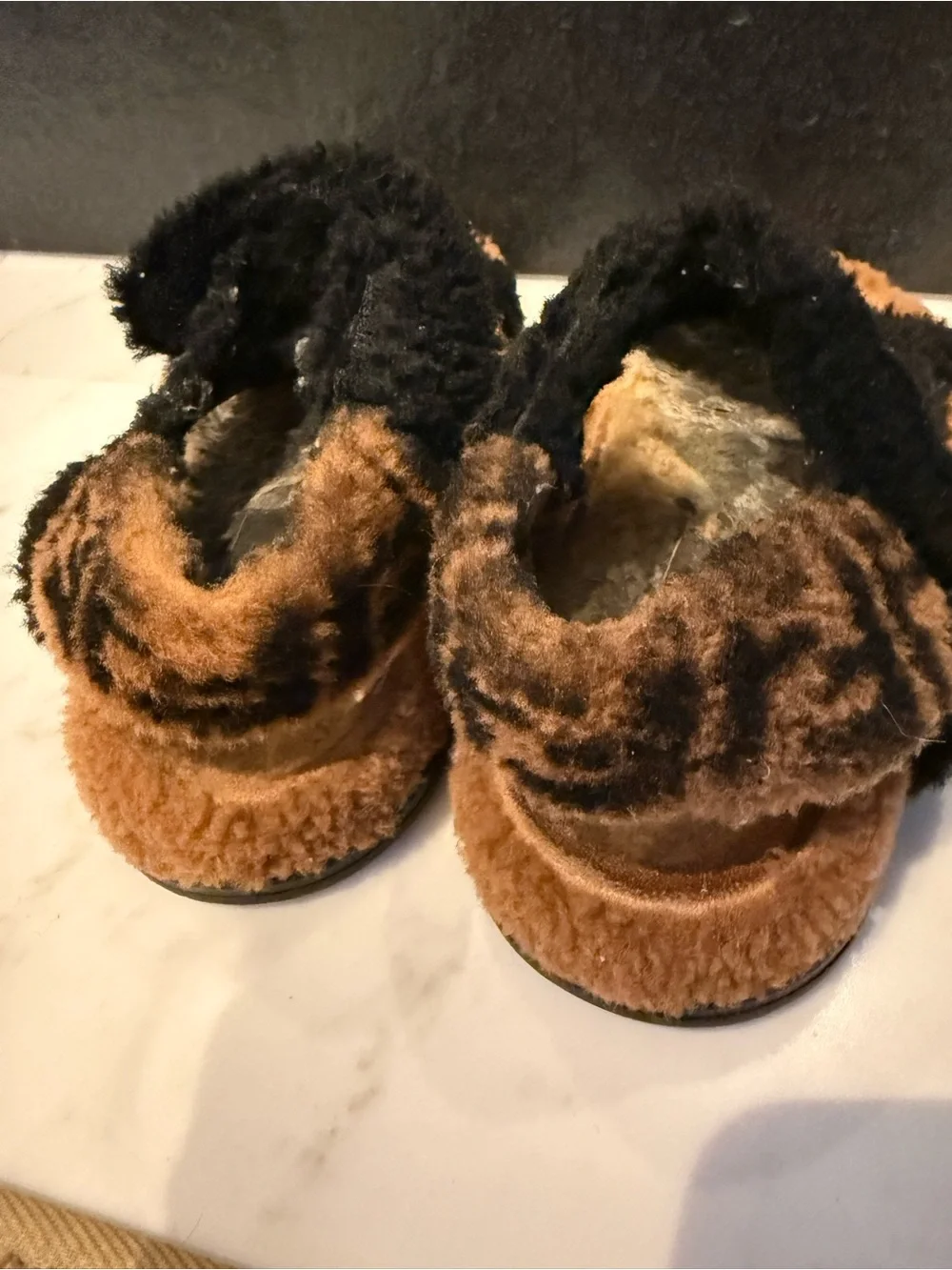 Shearling FF Fendi Feel Sandals